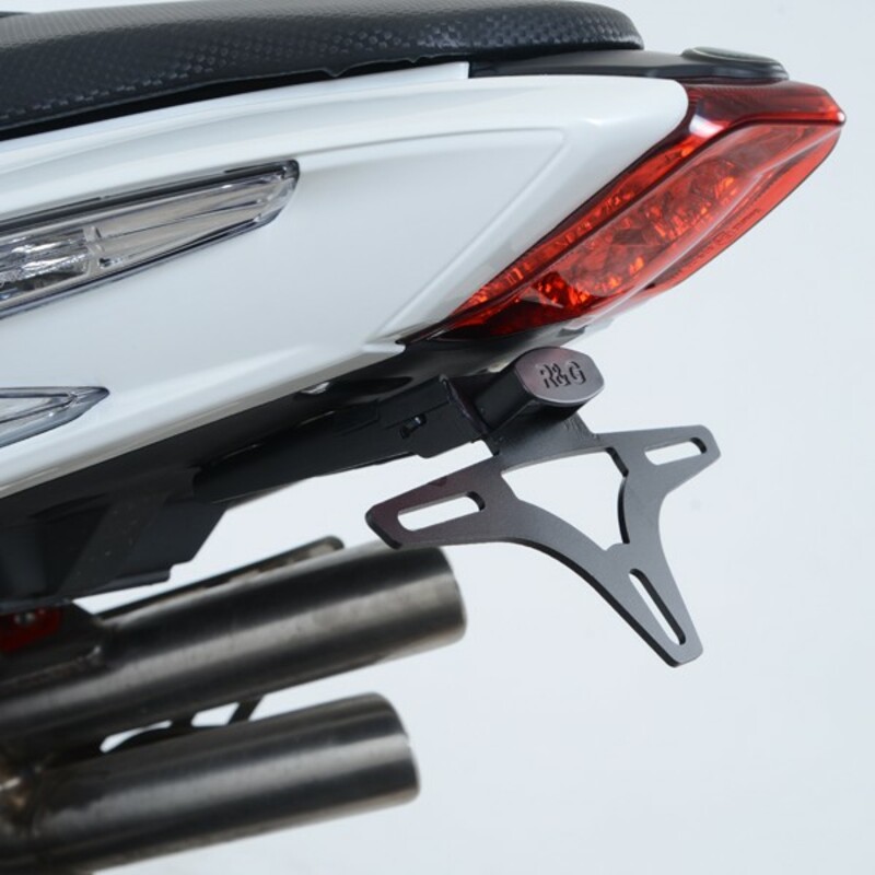 R&G RACING Kennzeichenhalter mit Originalbefestigungs-Abdeckungen an Schwinge passend für Benelli TNT 125
