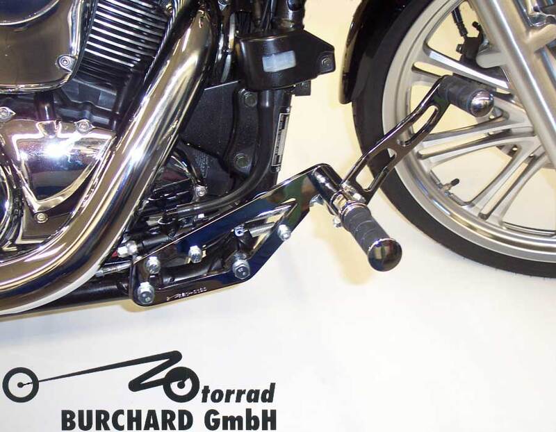 BURCHARD EXCELLENCE vorverlegte Fußrastenanlage mit ABE, +17 cm, passend für Kawasaki VN 900 Classic /Custom, Sundance glatt, schwarz glänzend