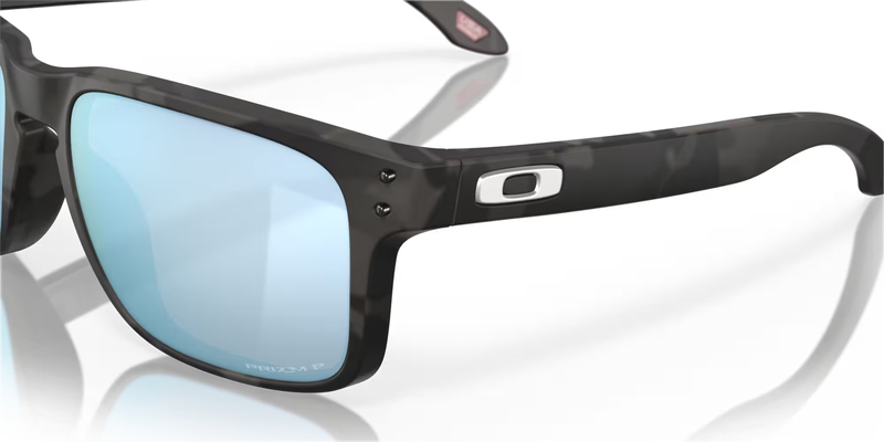 OAKLEY Holbrook Sonnenbrille Matte Black Camo - Prizm Deep Water Polarized Gläser